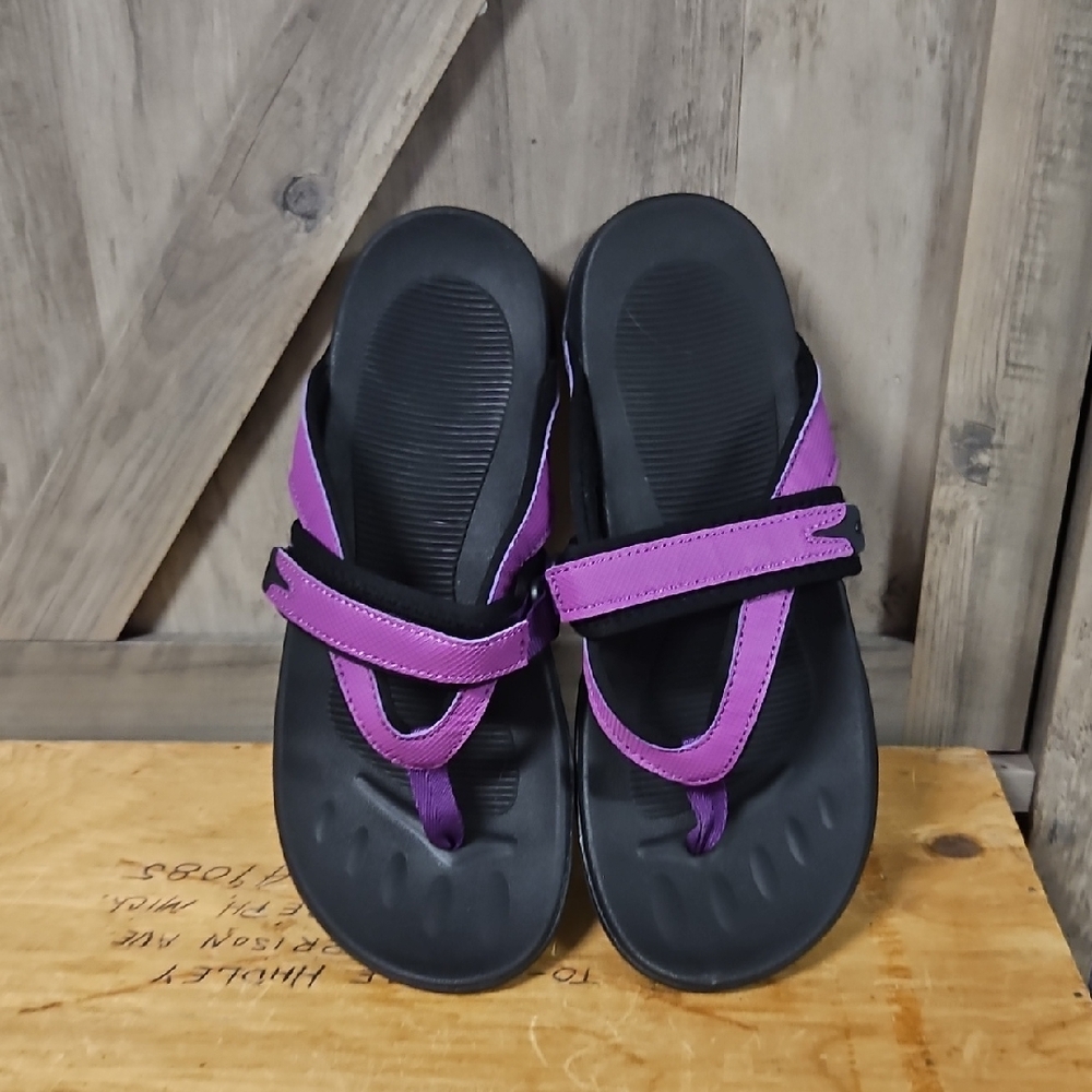 Sporty Purple and Black Sandals with Crisscross Straps
